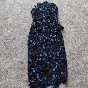 Elliatt Black and Blue Floral Lace Dress